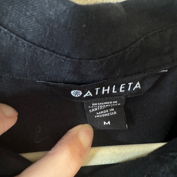 Athleta Retreat Short Sleeve Linen Button Down shirt Sz medium black - like new! - Picture 11 of 12
